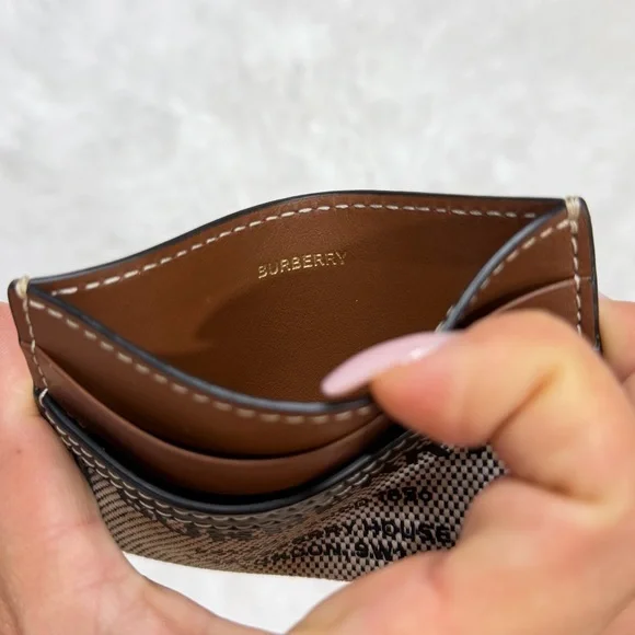 New UNISEX Burberry Horseferry Card Holder - Picture 9 of 10
